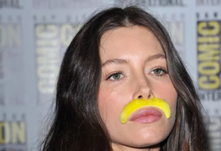 Rihanna - Lipsita de inhibitii la carnavalul din Barbados