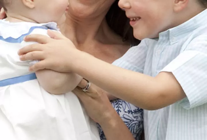 Malvina Cservenschi şi Alexandru Tomescu sprijină copiii orfani 