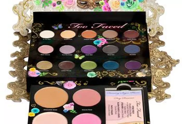 Mos Craciun comanda de pe noul website Farmec