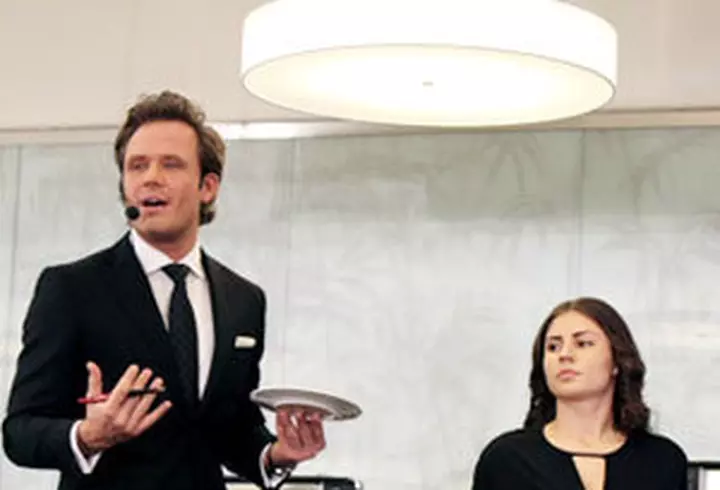 Timestrings, noua colectia de incaltaminte de la Valentino, sfideaza timpul