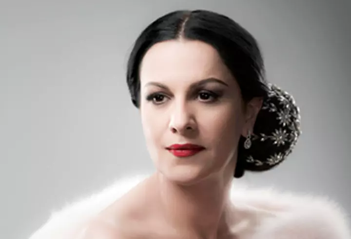 Alexandra Stan - O fata de milioane