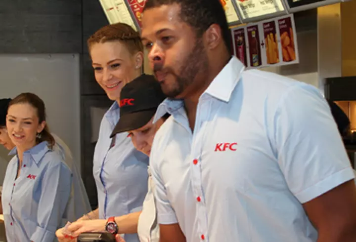 Vedete iubitoare de animale la gala "Genesis Awards": Ian Somerhalder, Sophia Bush, Kesha