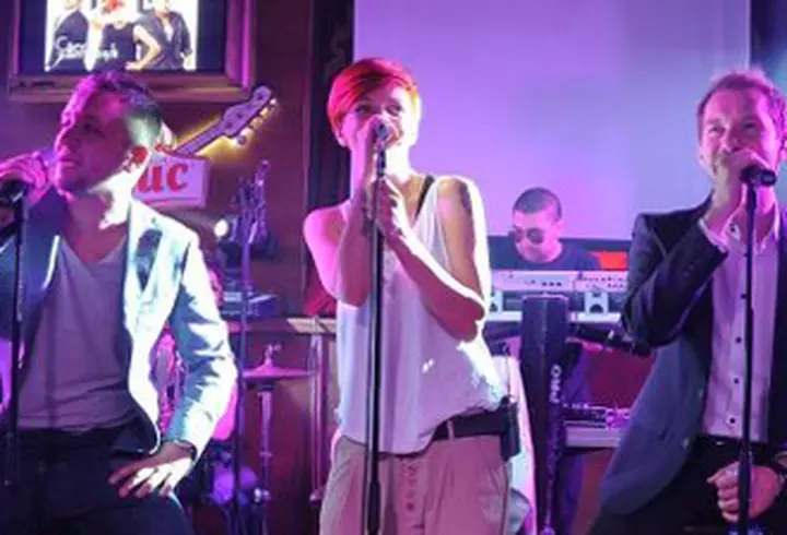 Naomi Watts la plaja in Barbados