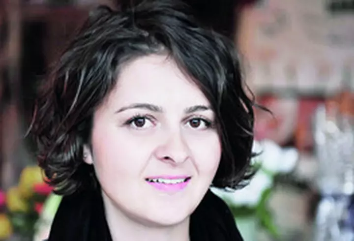 Editorial: Numar de cod 200