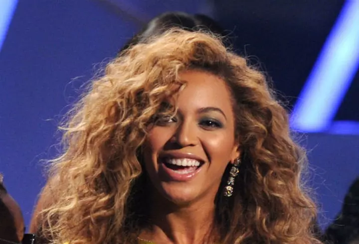 Jessica Biel, superba intr-o rochie stralucitoare