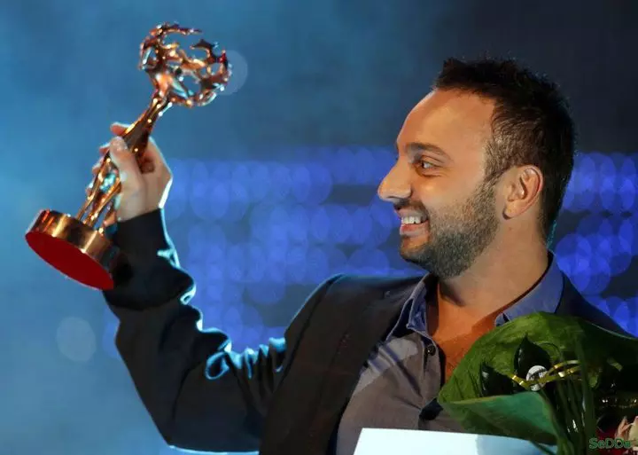 251729_153391864729692_204019_n