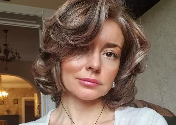 alexandra-velniciuc-despre-marea-drama-a-copilariei-sale.-m-a-durut-carnea-pe-mine-de-suferinta-1