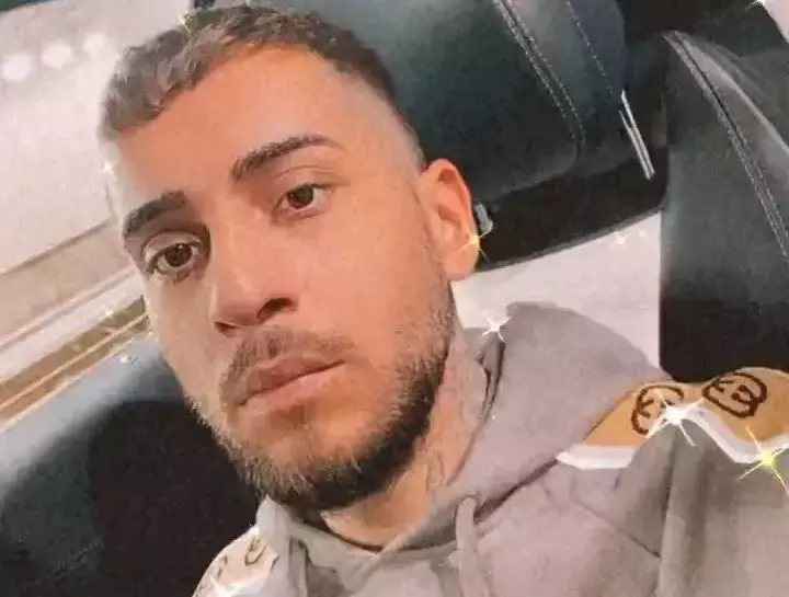 fulgy-revine-pe-scena