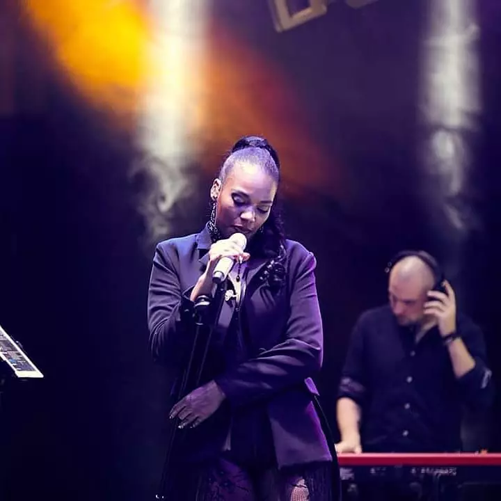 Julie Mayaya2