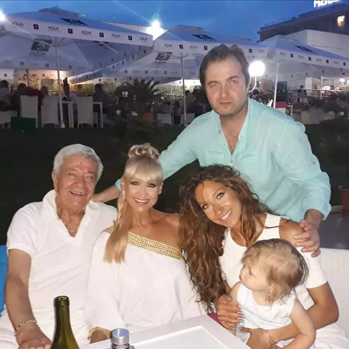 Simona Florescu si Ion Dichiseanu, alaturi de fiica, nepoata si ginerele lor