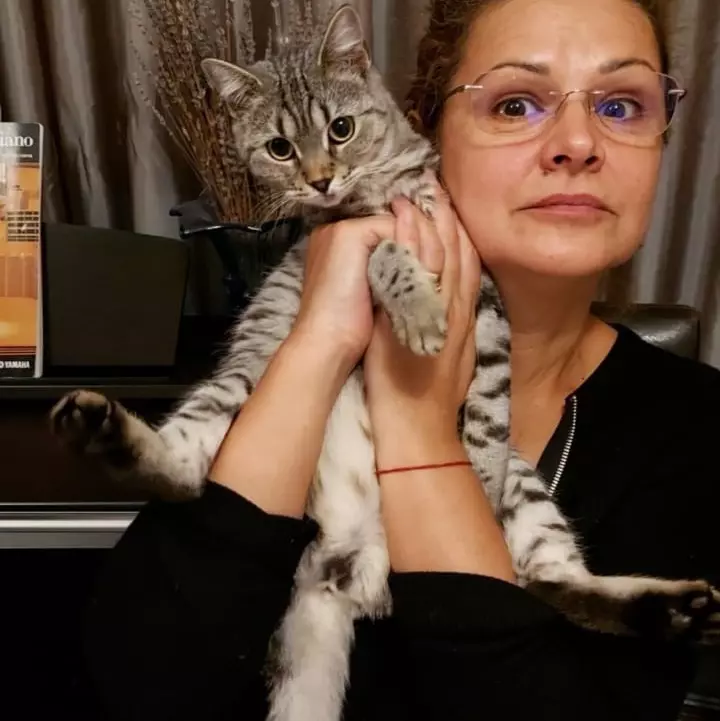 Maria Buză și pisica
