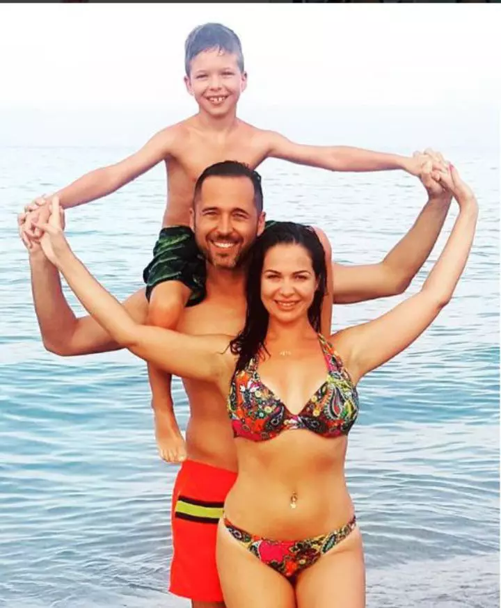 Dinu şi Deea Maxer, alături de băieţelul lor