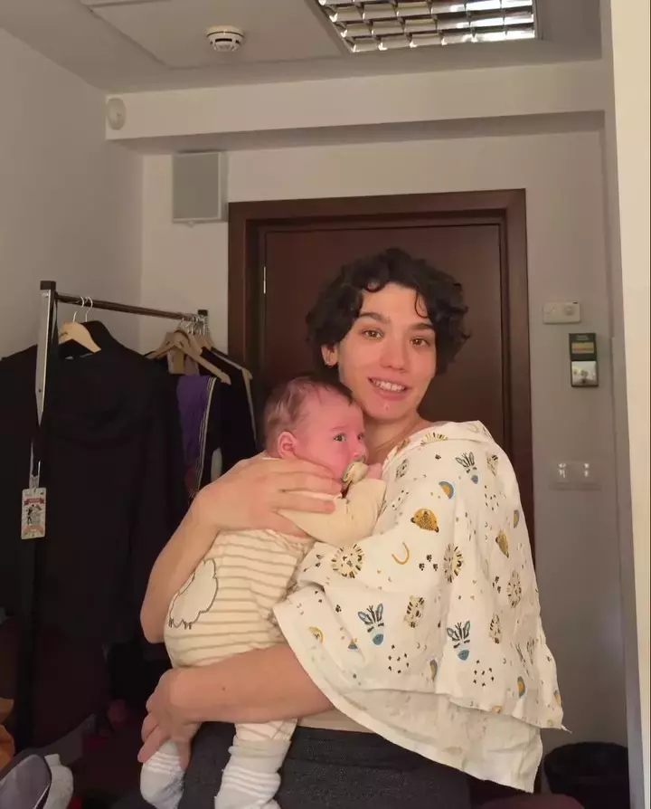 cabiria-morgenstern-si-fiul-ei-amos-ezra