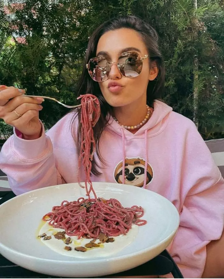 Andreea-Esca-Alexia-5