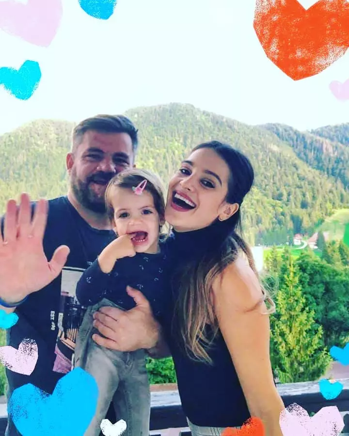 Viorel Șipoș, soția lui, Georgiana, și fiica lor, Rebeca
