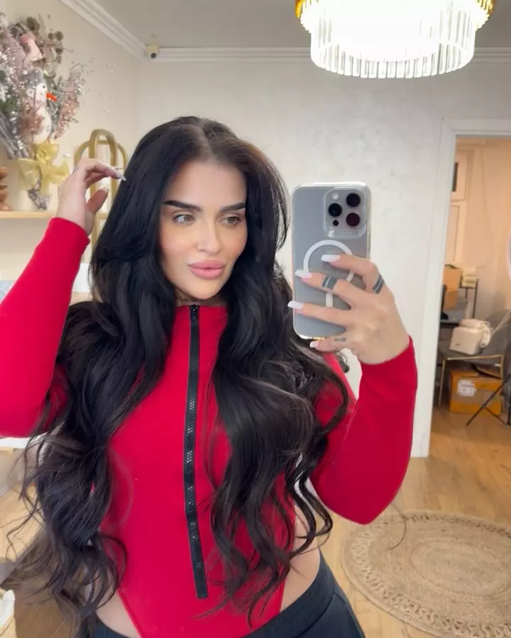 oana radu in rosu