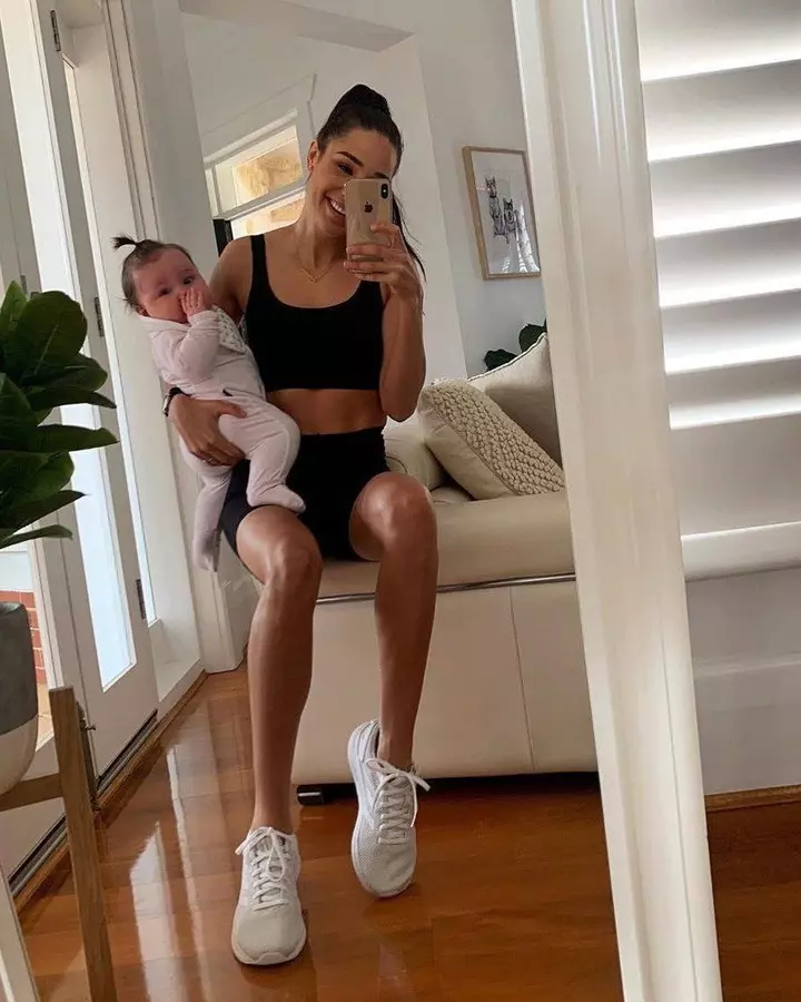 Kayla Itsines și fiica ei Arna