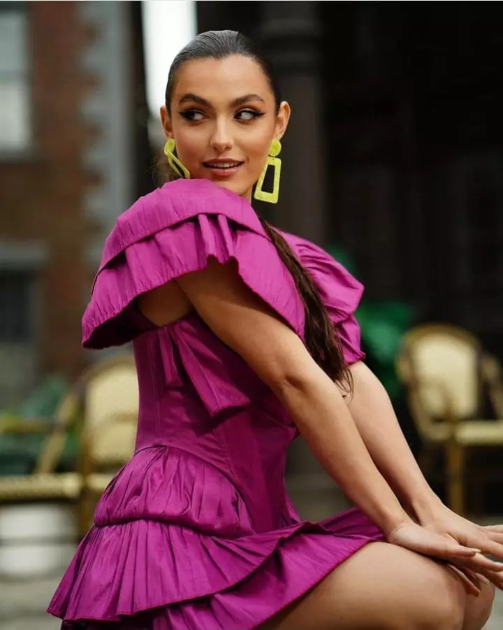 Andreea-Esca-Alexia-4