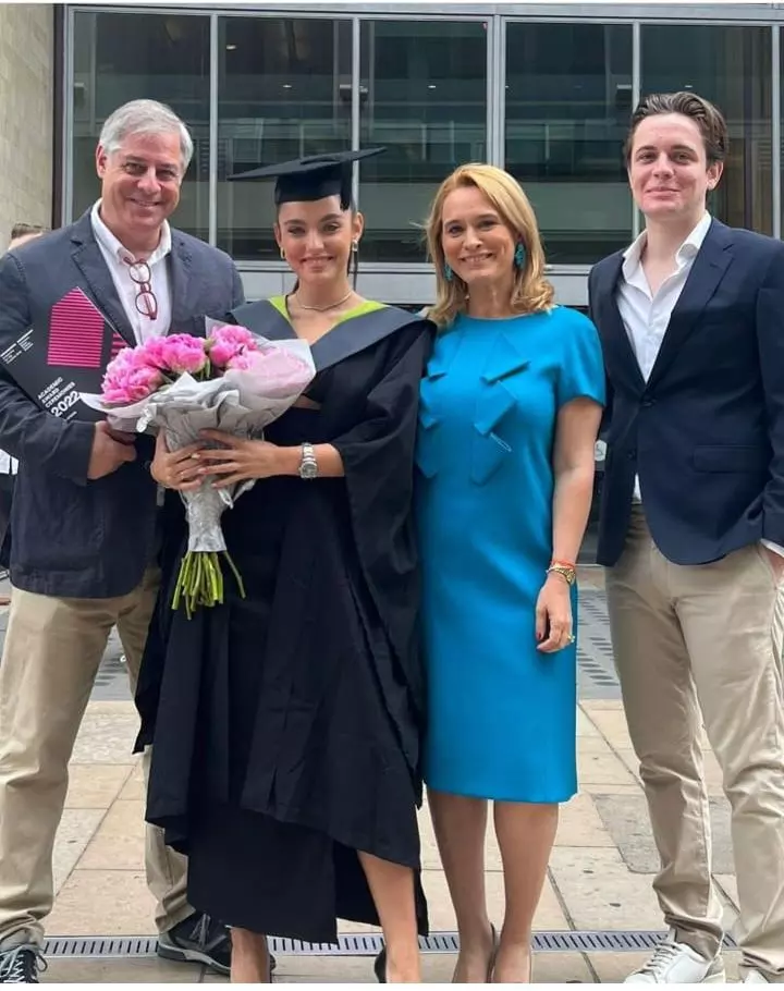 Andreea-Esca-Alexia-2