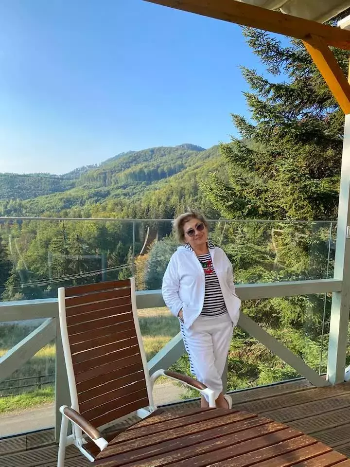 Angela Zahiu6