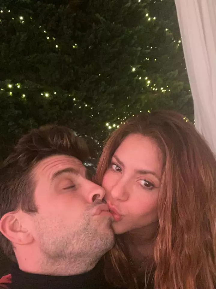 Shakira l-ar fi prins pe Pique înșelând-o. "Se dezlănțuie cu colegii, petrece până dimineața"