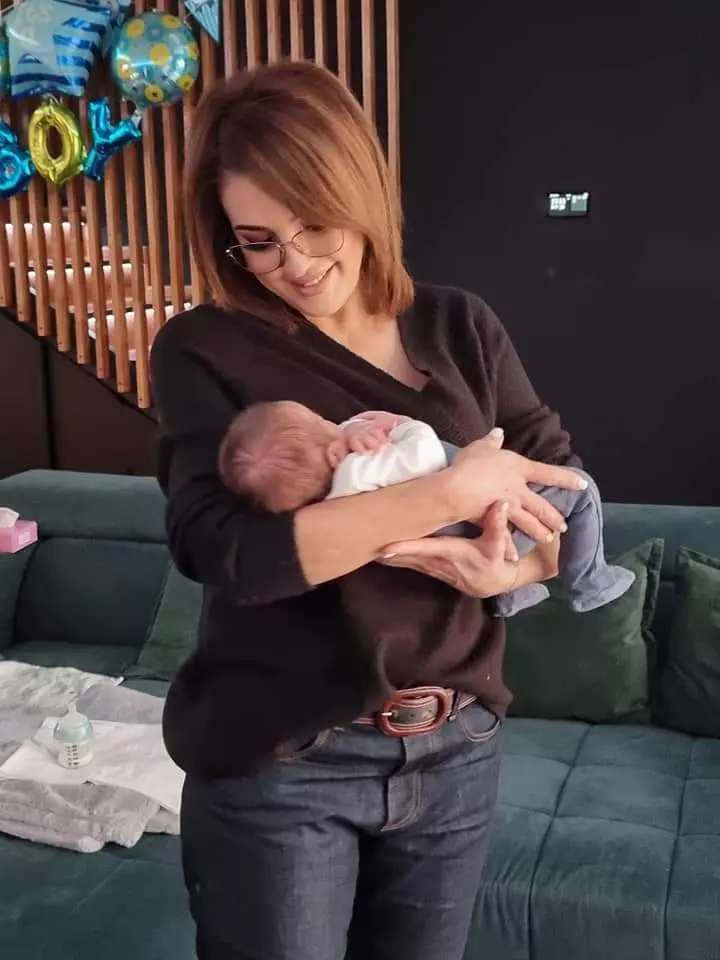 Nico alături de nepoțelul ei. Sursă foto: Arhivă personală