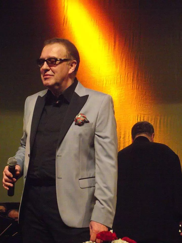 gabriel cotabita in sacou gri