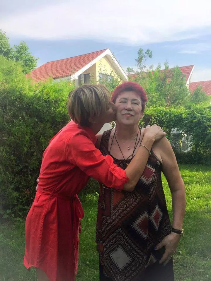 Roxana Ciuhulescu și mama ei (2)
