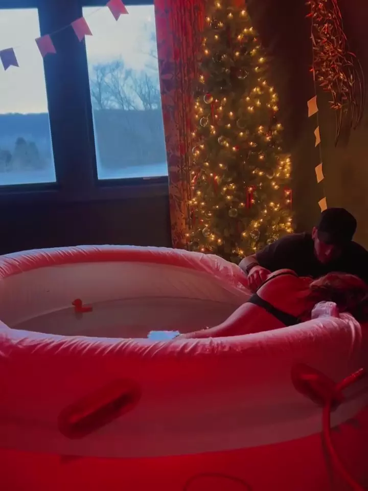 Debby Ryan a născut primul copil, o fetiță (6)