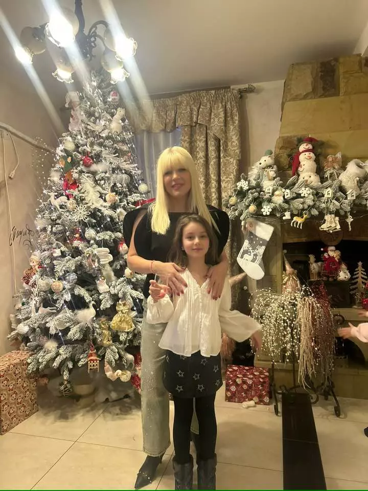 elena udrea si eva de craciun