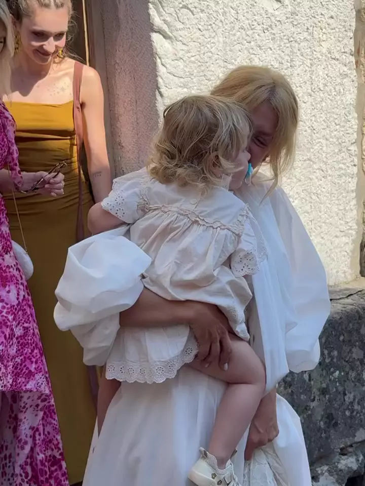 Victoria Raileanu și fiica ei, Maria - frame at 0m0s