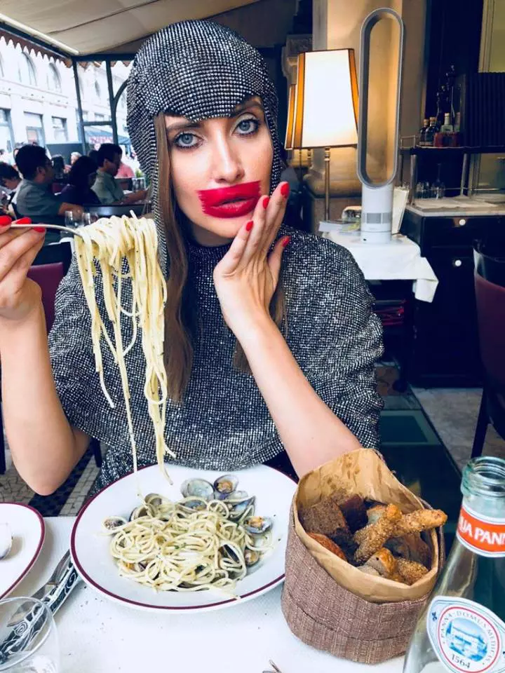 Iulia Albu, pe masa de operație (4)