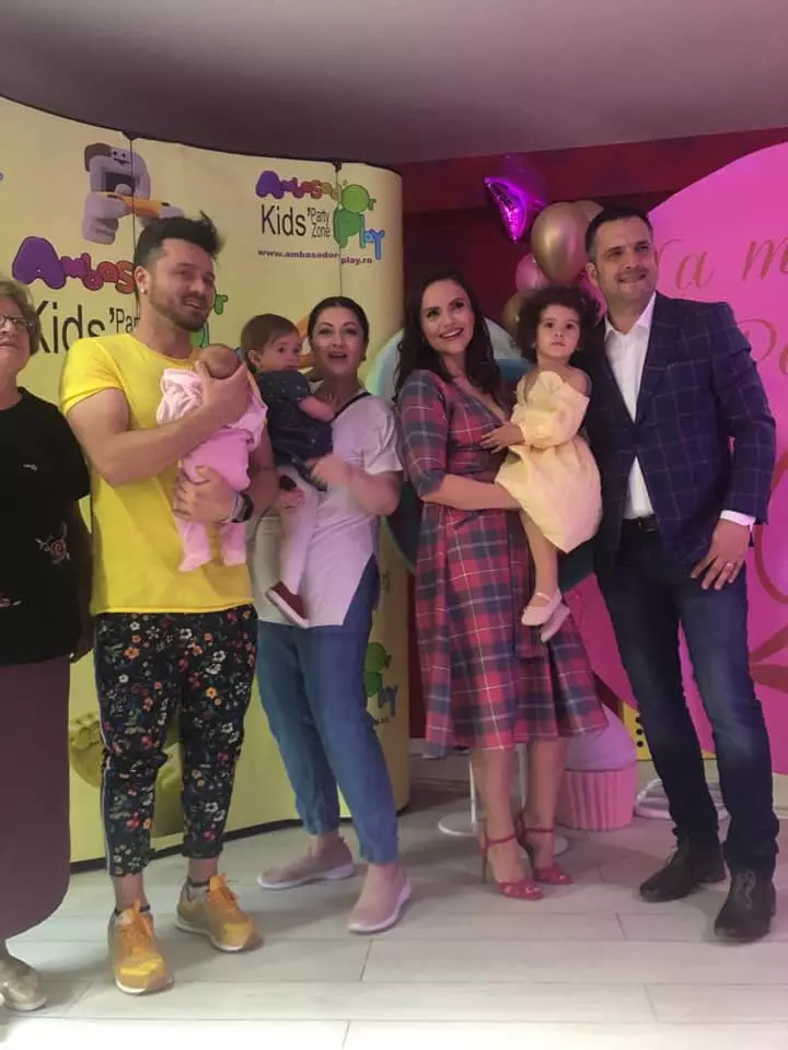 Gabriela Cristea, Tavi Clonda, Mădălin Ionescu, Cristina Șișșcanu și fiicele cuplurilor