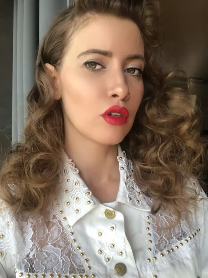 Cum arată Iulia Albu fără machiaj (1)