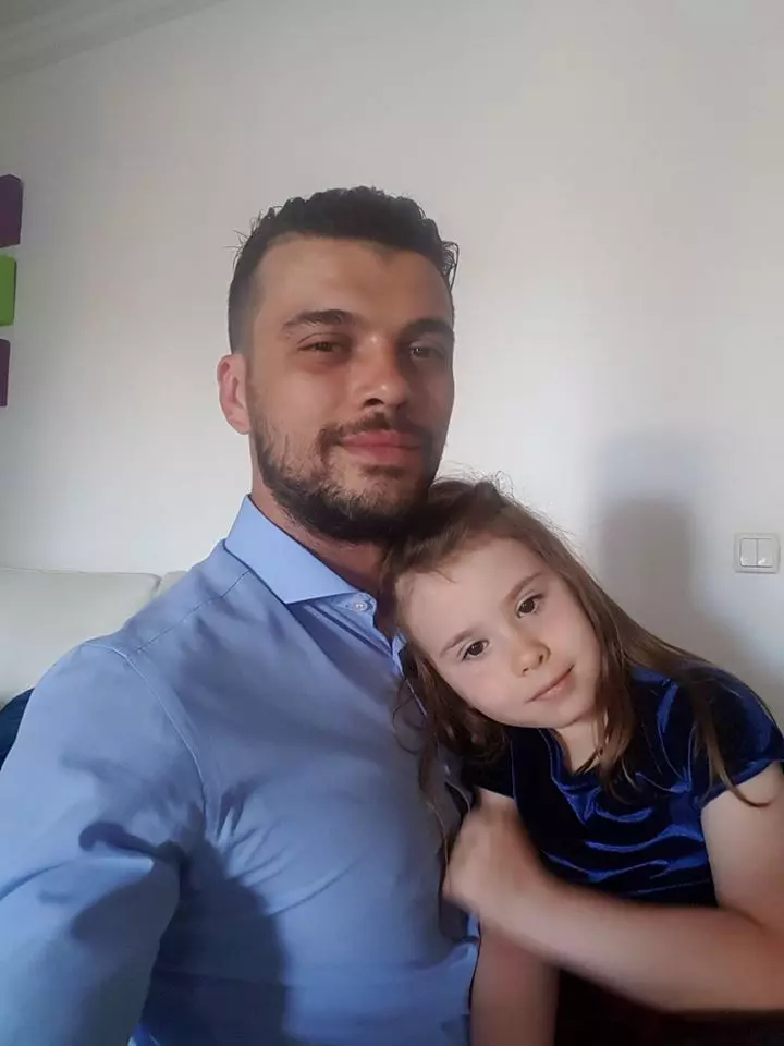 Prima fotografie cu Marius Elisei și fetița lui2
