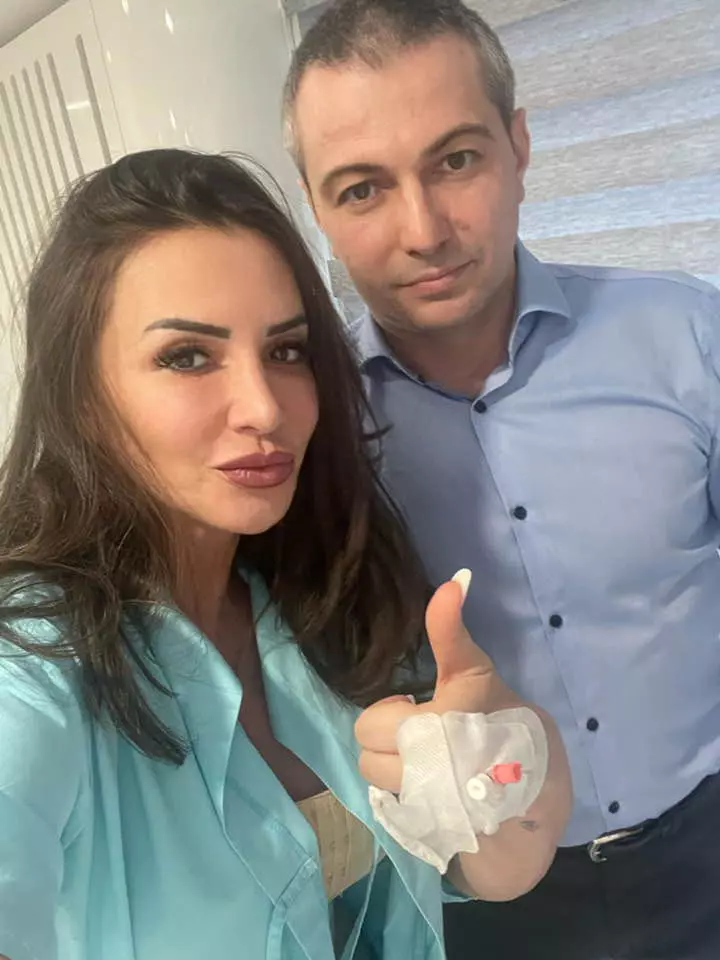 Mara Bănică s-a operat la sâni de patru ori