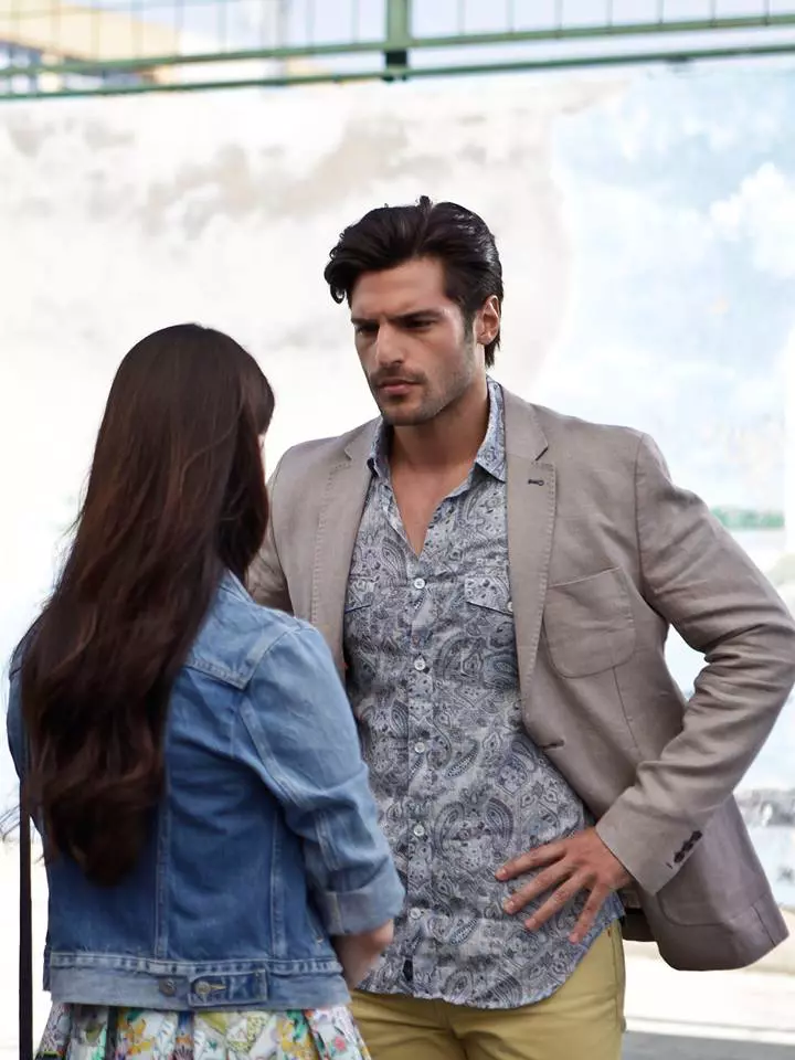 Sezonul cireselor Ozge Gurel and Serkan Çayoglu in Kiraz Mevsimi (2014)