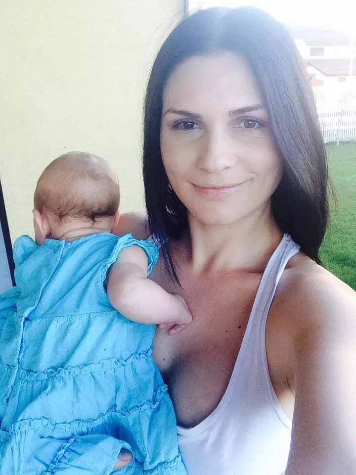 Ellie White si Alexis Maria