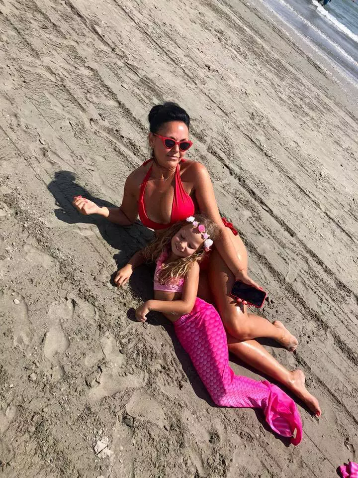 Manuela este sexy la aproape 50 de ani!