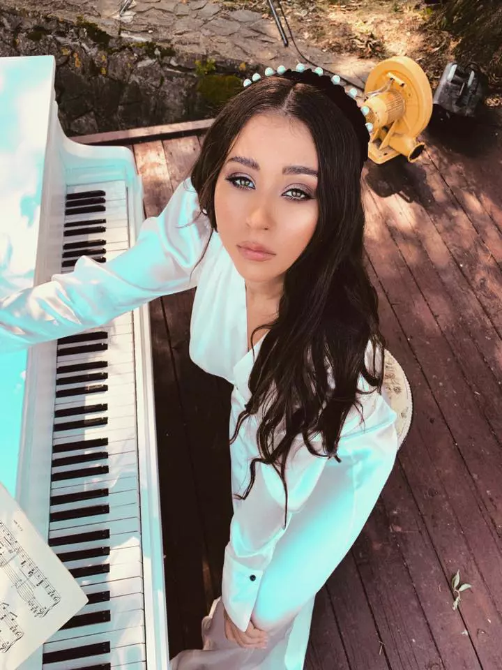 Nicole-Cherry-iubit-1