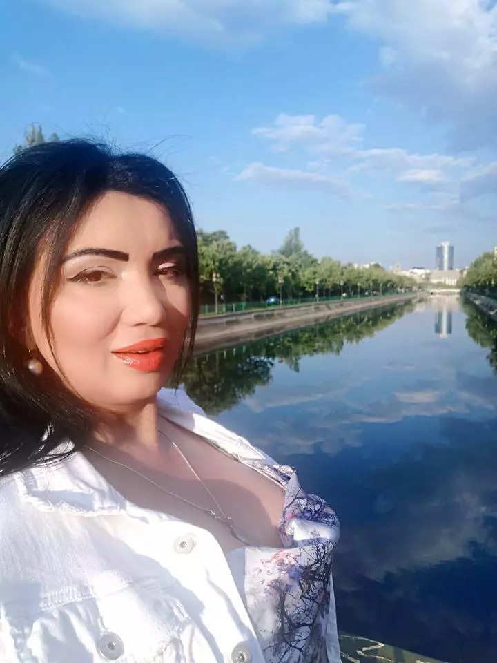 Adriana-Bahmuteanu-1-1