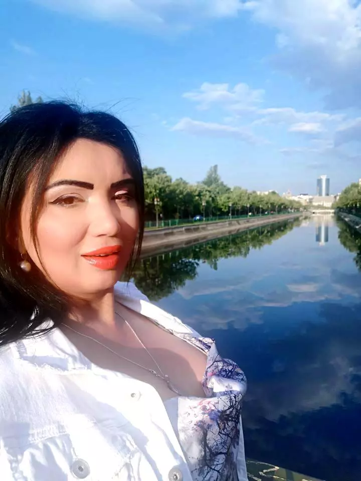 Adriana-Bahmuteanu-3-3