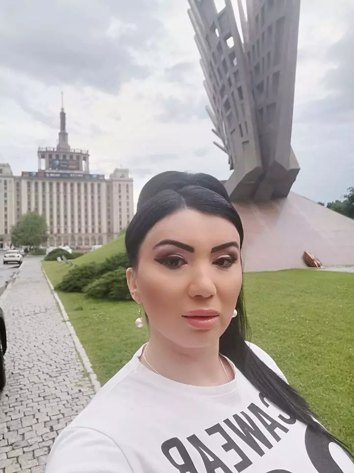 Adriana-Bahmuteanu-3