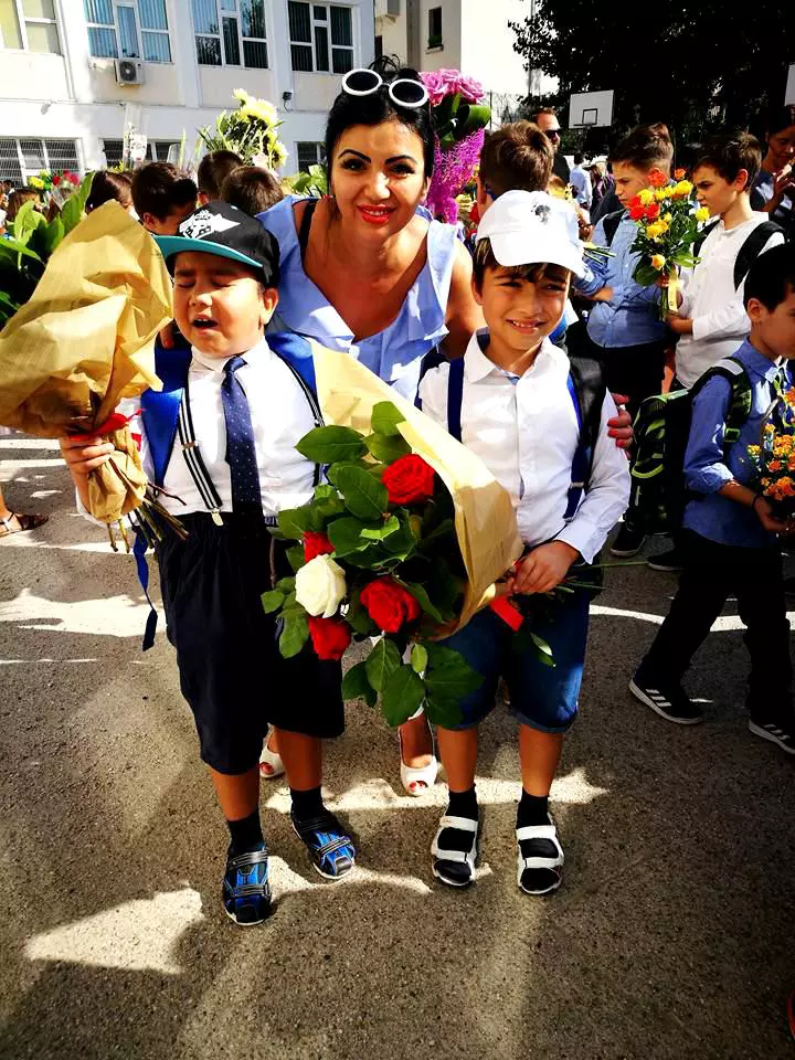 Adriana-Bahmu_eanu-_i-a-revăzut-băie_ii-1