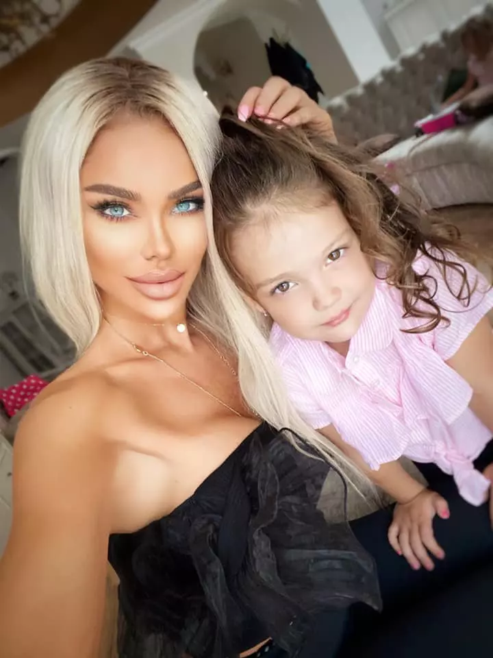 Bianca Drăgușanu și Sofia (4)
