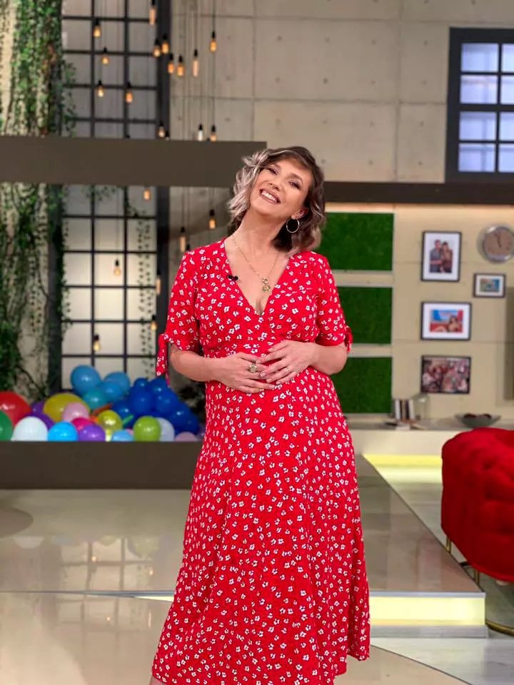 adela-popescu-inainte-de-a-naste-al-treilea-copil-1