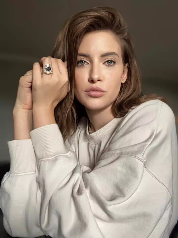 iulia-albu-pleaca-de-la-protv-5