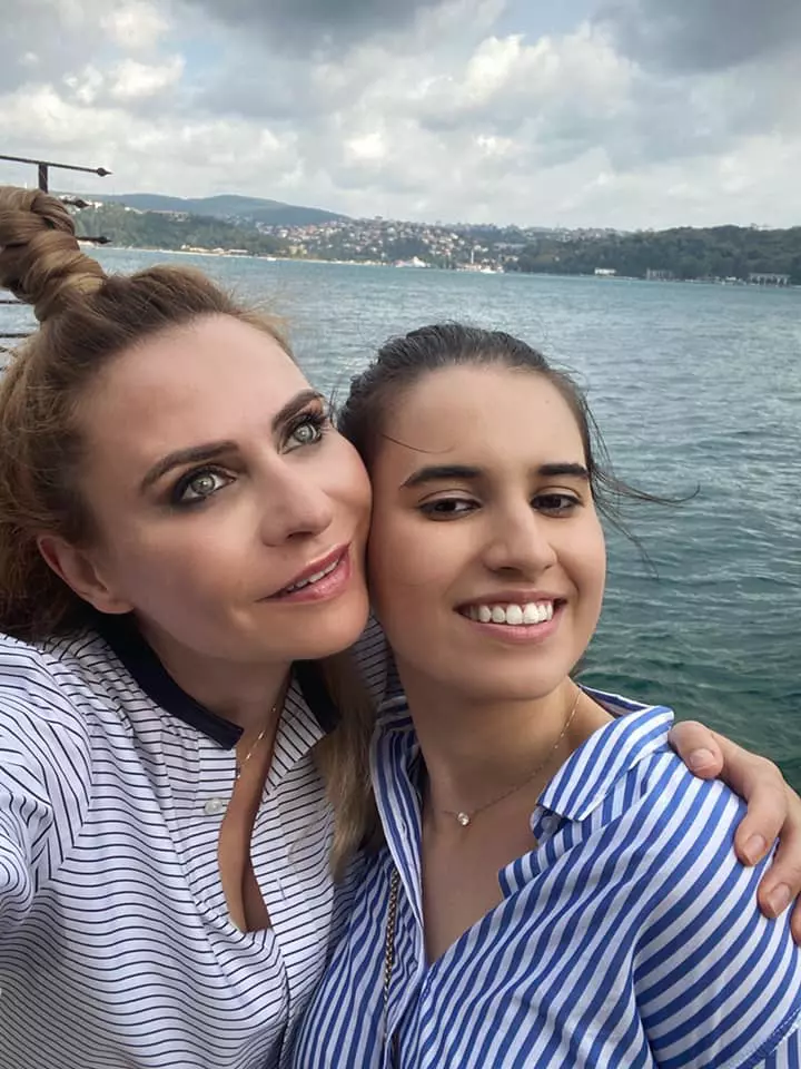 adina-buzatu-fiica-sarah-partenere-de-afaceri-10