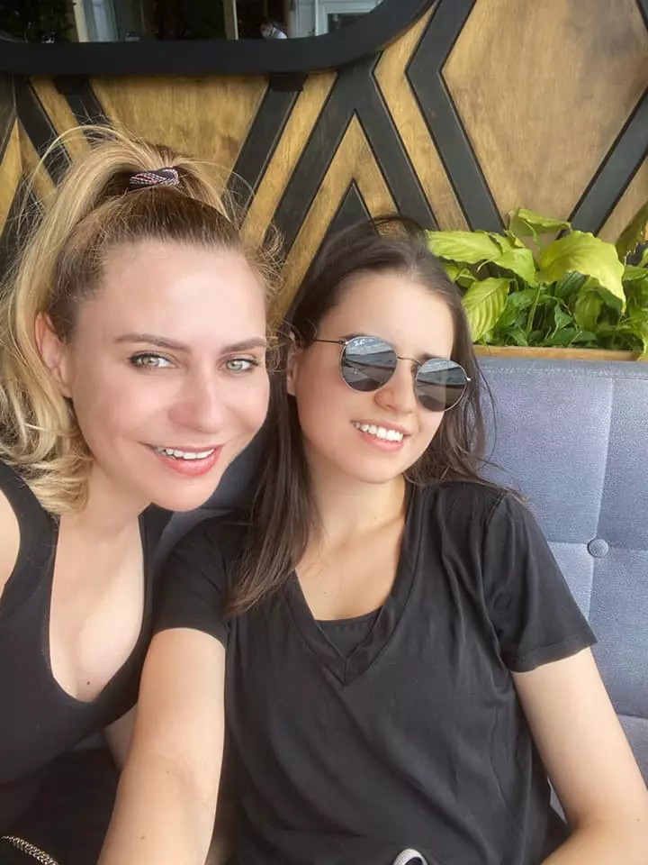 adina-buzatu-fiica-sarah-partenere-de-afaceri-9