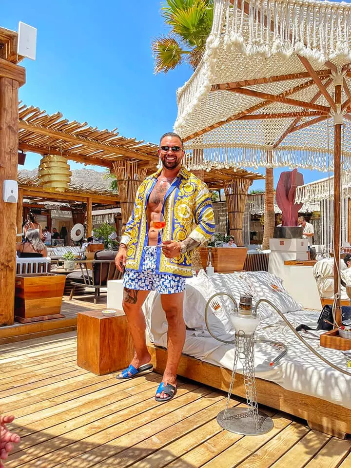 alex-bodi-bianca-dragusanu-santorini-2